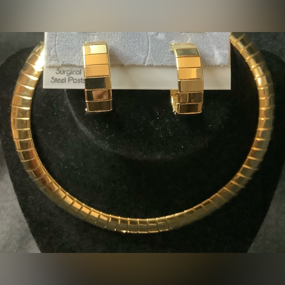 Vintage Gold-Tone Jewelry Set NWOT - Picture 3 of 6